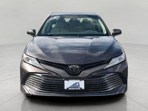 Used 2018 Toyota Camry XLE FWD image 2