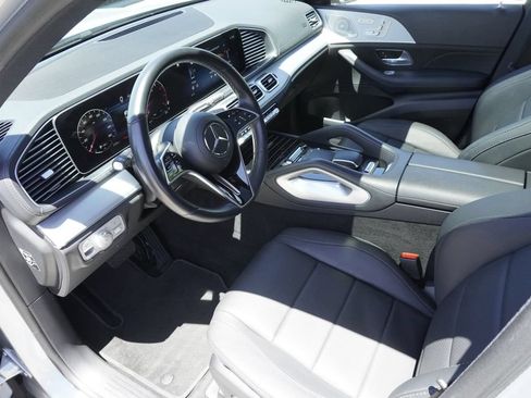 Used 2025 Mercedes-Benz GLS 450 4MATIC image 18