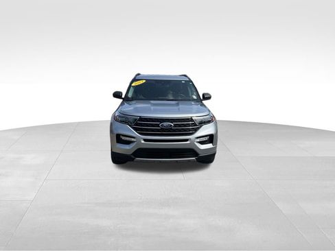 Used 2023 Ford Explorer XLT w/ Equipment Group 202A image 9
