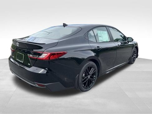 Used 2026 Toyota Camry SE w/ Multimedia Upgrade Package FWD image 5