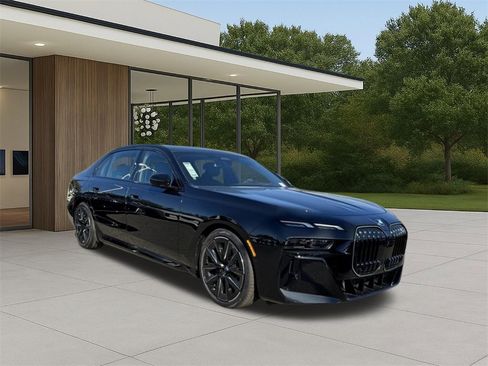 New 2025 BMW 750e xDrive w/ Premium Package image 3