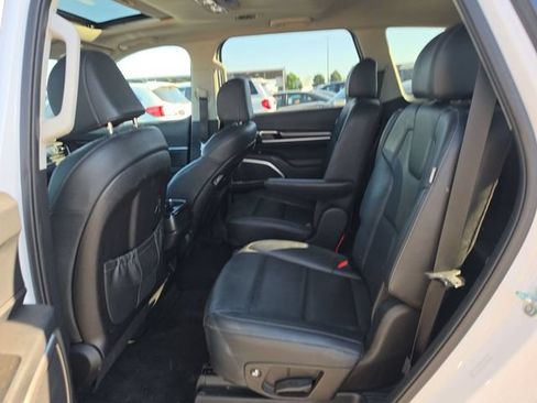 Used 2025 Kia Telluride S AWD/4WD image 11