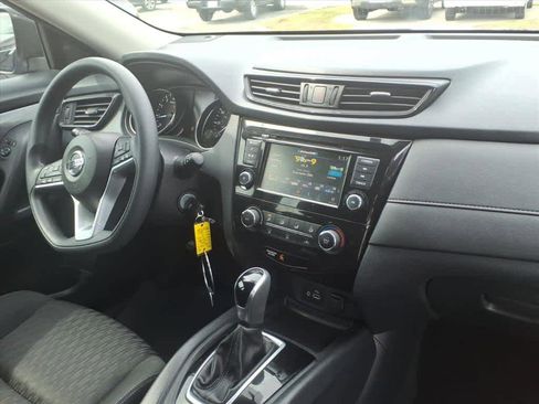 Used 2018 Nissan Rogue S image 23