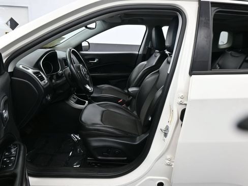 Used 2020 Jeep Compass Latitude FWD image 11