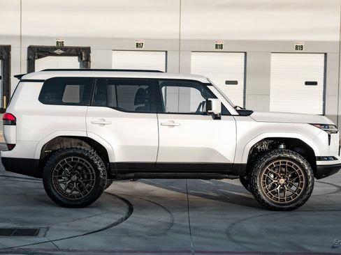 Used 2025 Lexus GX 550 image 16