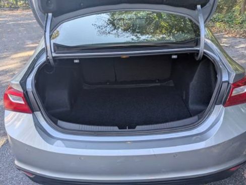 Used 2024 Chevrolet Malibu LT FWD image 12