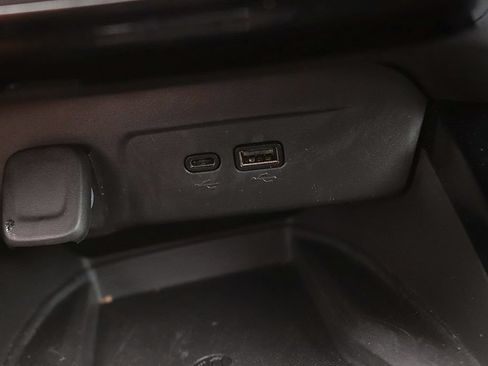 Used 2025 Chevrolet Trax RS w/ Sunroof Package FWD image 23