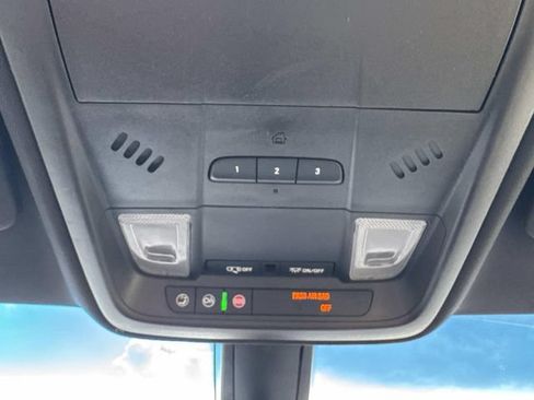 Used 2017 Cadillac XT5 FWD image 20