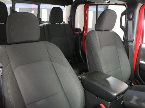 Used 2022 Jeep Gladiator Sport image 39