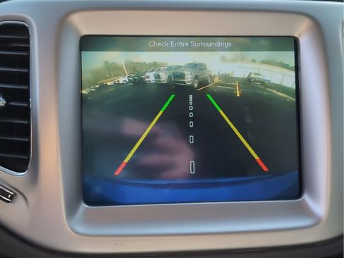 Used 2018 Jeep Compass Latitude w/ Popular Equipment Group image 21