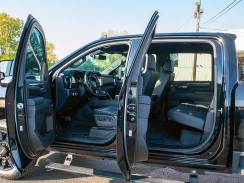 Used 2024 GMC Sierra 2500 AT4 w/ Max Trailering Package image 9