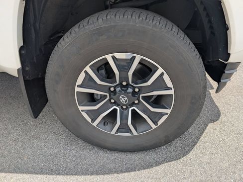 Used 2023 Toyota Tacoma TRD Sport w/ Technology Package AWD/4WD image 12