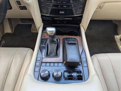 Used 2016 Lexus LX 570 4WD w/ Luxury Package image 12