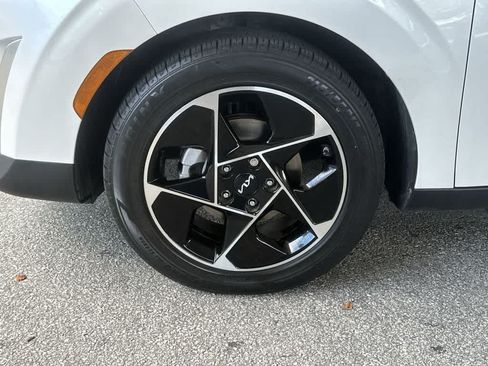 Used 2023 Kia Soul EX FWD image 10