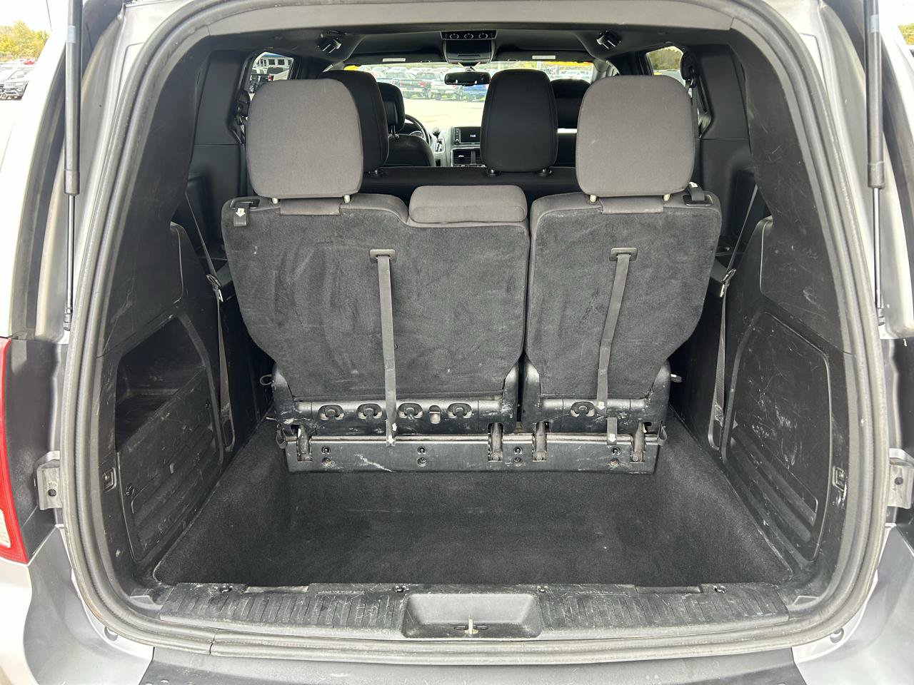 Used 2018 Dodge Grand Caravan SE FWD image 16