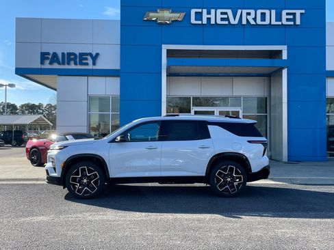 New 2026 Chevrolet Traverse High Country w/ LPO, Floor Liner Package image 2