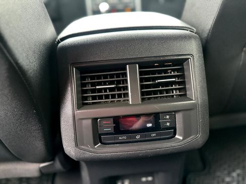 Used 2021 Volkswagen Atlas SE image 33