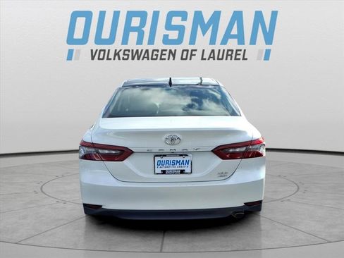 Used 2021 Toyota Camry XLE image 3