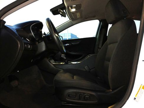 Certified 2025 Chevrolet Malibu LT image 19