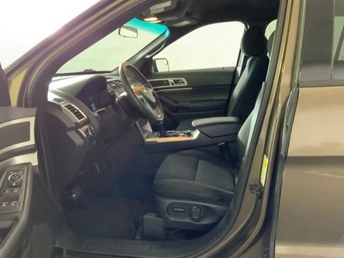 Used 2015 Ford Explorer XLT AWD/4WD image 16