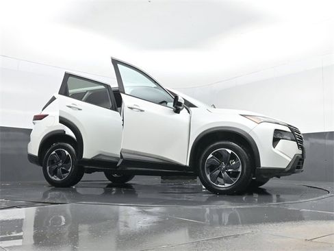 Used 2025 Nissan Rogue SV image 29