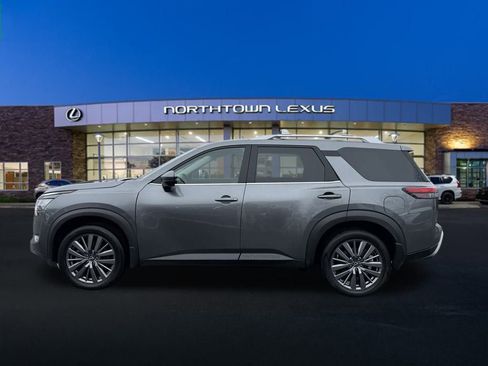 Used 2024 Nissan Pathfinder SL w/ SL Premium Package image 2