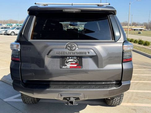 Used 2016 Toyota 4Runner SR5 Premium image 5
