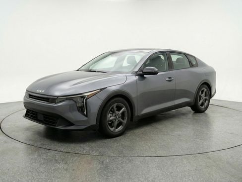 Used 2025 Kia K4 FWD image 3