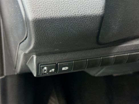 Used 2025 Toyota Corolla LE image 17