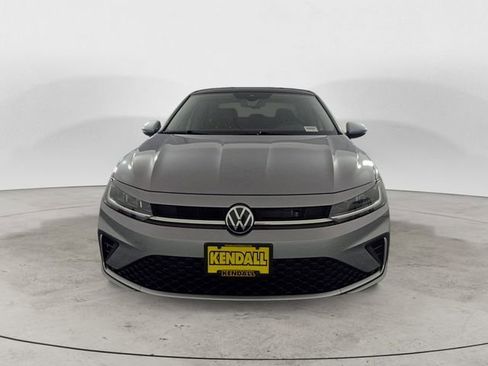 Used 2025 Volkswagen Jetta SE FWD image 8