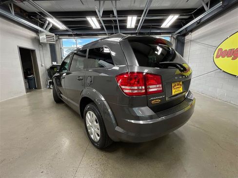 Used 2020 Dodge Journey SE w/ SE Popular Equipment Group FWD image 3