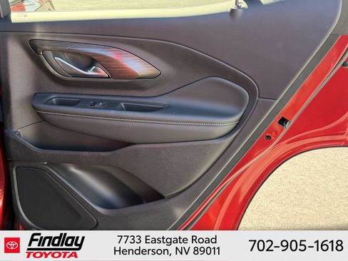 Used 2024 GMC Terrain SLE w/ Driver Convenience Package FWD image 17