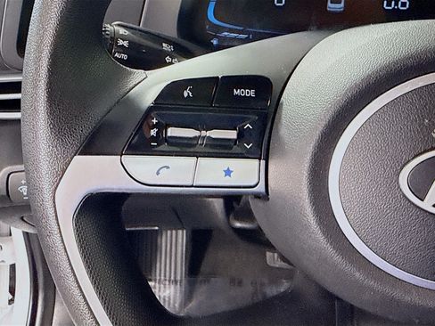 Used 2025 Hyundai Elantra SE FWD image 14