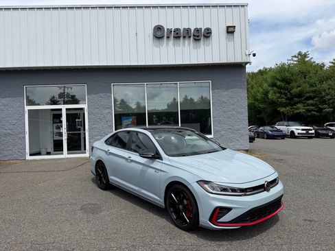 Used 2025 Volkswagen Jetta GLI Autobahn FWD image 9