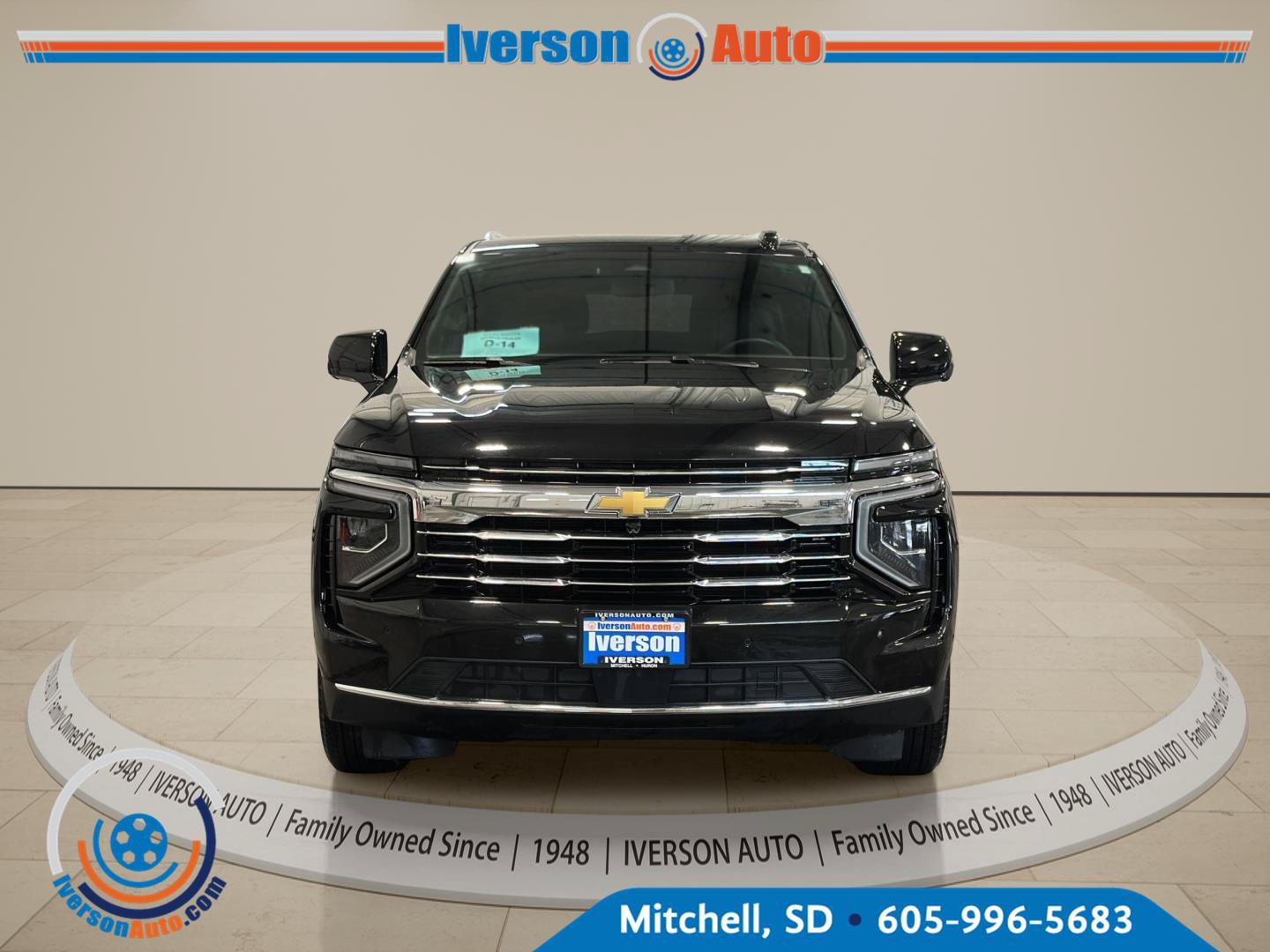 Used 2025 Chevrolet Suburban LT AWD/4WD image 2