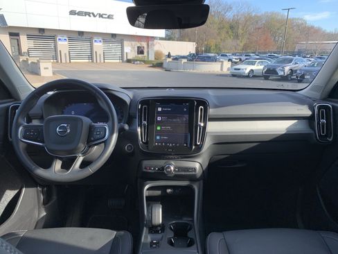 Used 2025 Volvo XC40 B5 Core image 30
