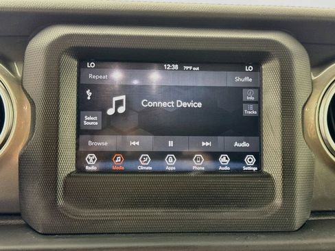 Used 2019 Jeep Wrangler Unlimited Sahara AWD/4WD image 18