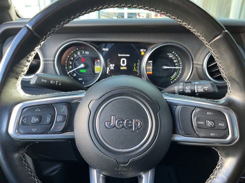 Used 2022 Jeep Wrangler Unlimited Sahara image 32