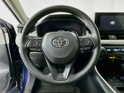 Used 2025 Toyota RAV4 XLE FWD image 16
