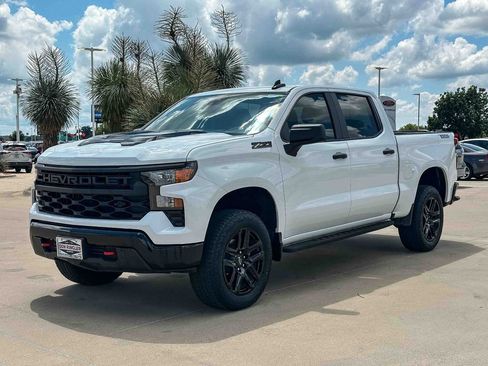 Used 2023 Chevrolet Silverado 1500 Custom Trail Boss w/ LPO, Dark Essentials Package AWD/4WD image 7