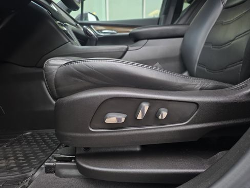 Used 2018 Cadillac XT5 Platinum w/ Driver Assist Package image 18