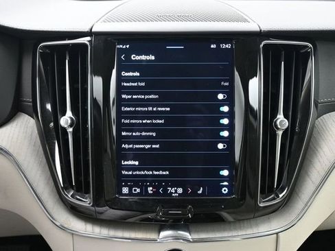 Used 2023 Volvo XC60 B6 Ultimate w/ Climate Package image 17