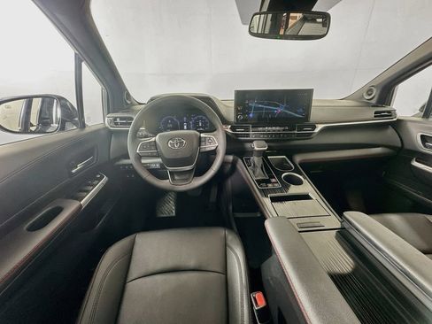 Certified 2026 Toyota Sienna XSE FWD image 25