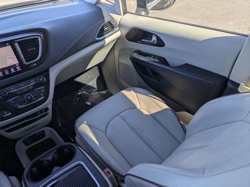 Used 2020 Chrysler Pacifica Limited image 20