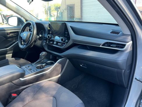 Used 2023 Toyota Highlander LE image 16