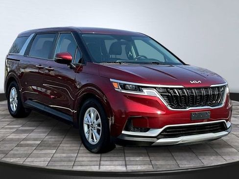 Certified 2024 Kia Carnival LX image 3