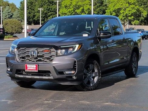 Used 2025 Honda Ridgeline TrailSport image 2