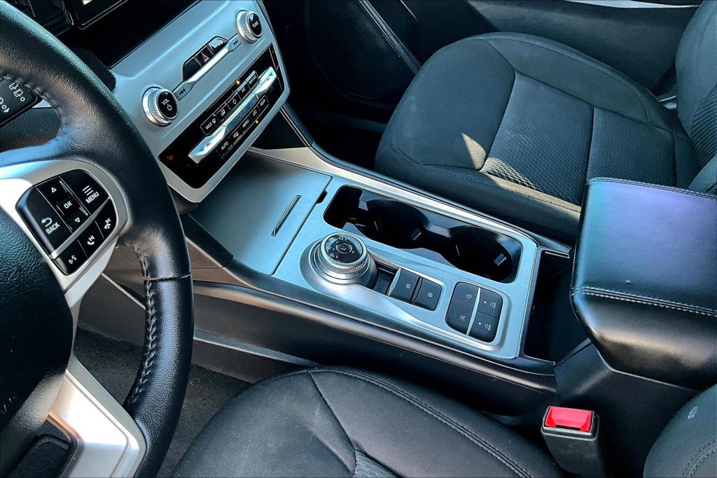 Used 2024 Ford Explorer XLT RWD image 19