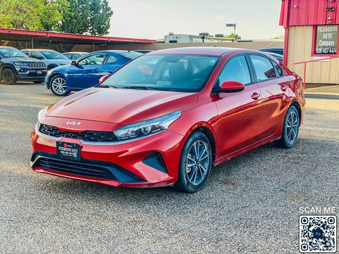 Used 2023 Kia Forte LXS image 4