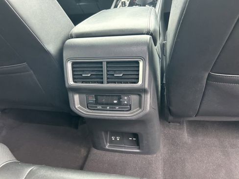 Used 2024 Volkswagen Atlas SE image 27